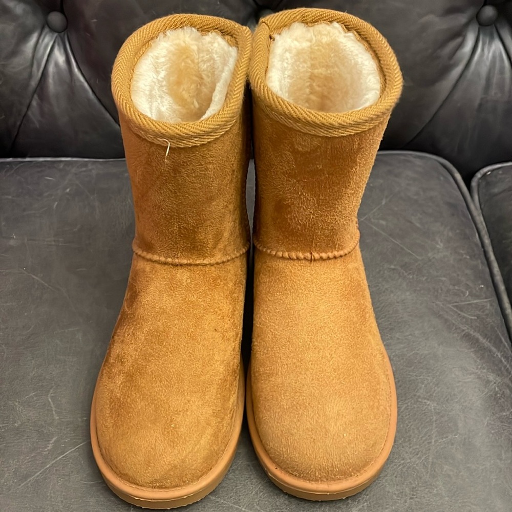 Girls fur lined boots size 13